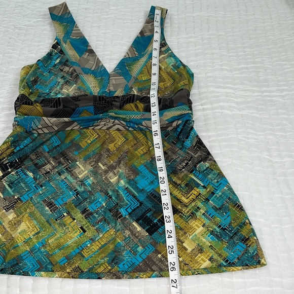 BCBG Soft Deep V Neck Summer Sleeveless Umpire Blouse, L - Picture 7 of 8